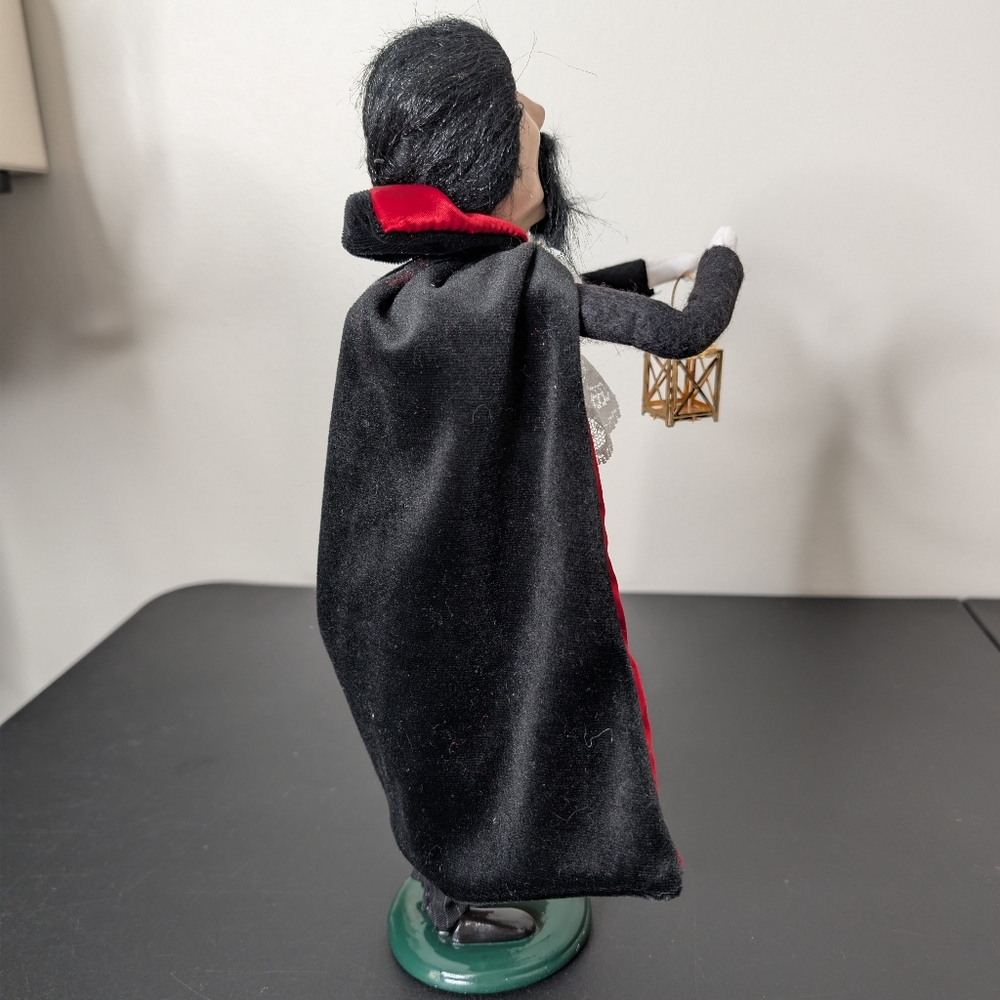 Buyers' Choice Count Dracula Caroler Figurine With Lantern - Picture 4 of 8